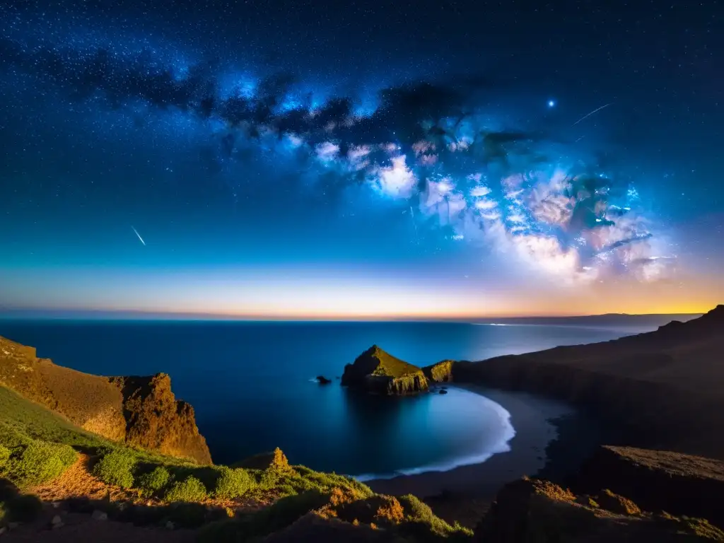 Espectacular noche estrellada sobre la costa de las Islas Canarias Fotografía nocturna en islas remotas: Noche estrellada sobre la árida costa canaria, luz cálida de pueblos lejanos